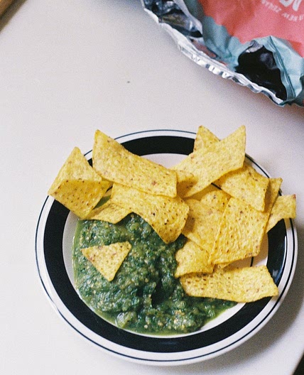 Roasted tomatillos dip sauce