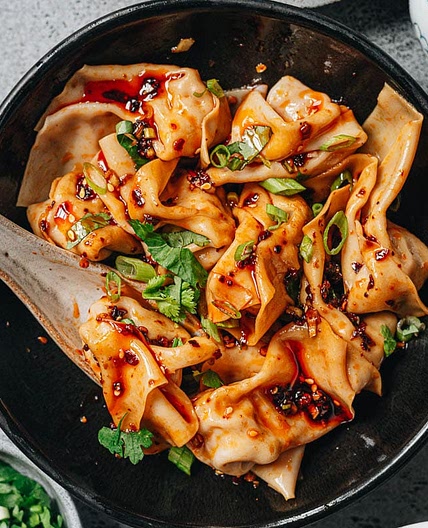 Sichuan Spicy Wonton in Chili Oil (红油抄手)