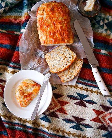 Easy thyme and cheddar loaf