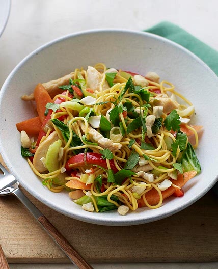 Chicken and cashew noodle stir-fry