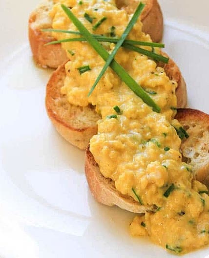 Creamy French Scrambled Eggs Recipe | Oeufs Brouilles