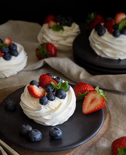 Mini Pavlovas With Mascarpone Cream