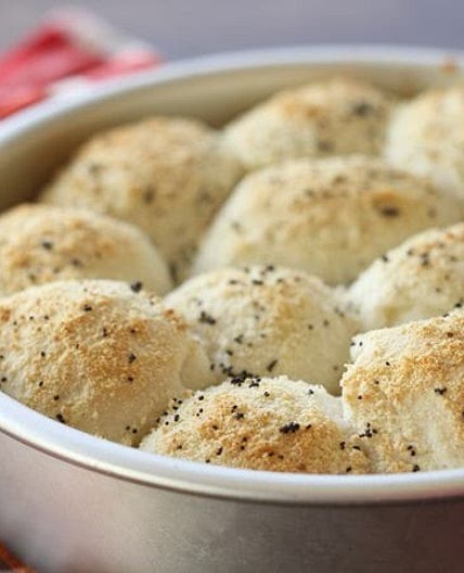Easy Garlic Parmesan Rolls