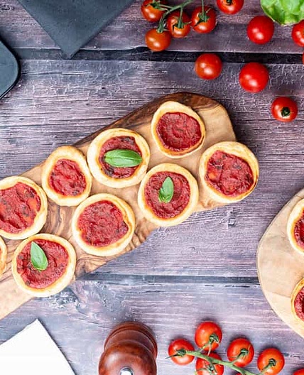 3-Ingredient Mini Puff Pastry Pizzas - Pizza Bites