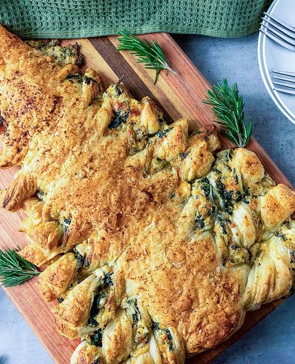 Christmas Tree Spinach Dip Breadsticks