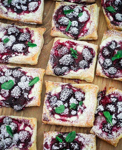 Mixed berries tart with puff pastry and cottage cheese