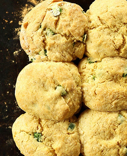 Vegan Cheddar Jalapeño Biscuits