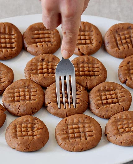 3-Ingredient Vegan Peanut Butter Cookies