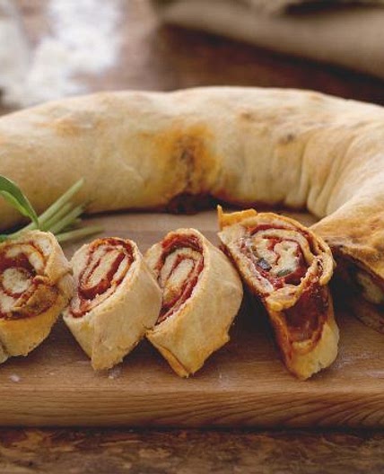 Pizza arrotolata (pizza Stromboli)
