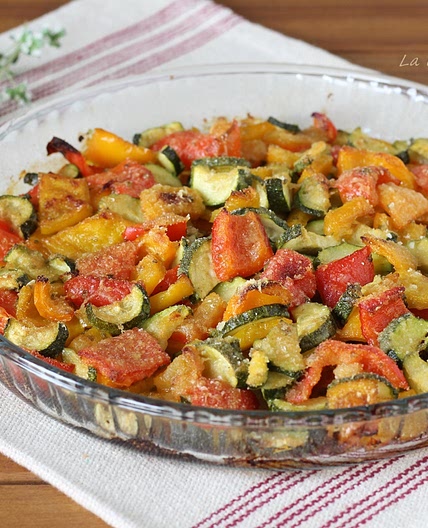 Zucchine e peperoni gratinati in forno