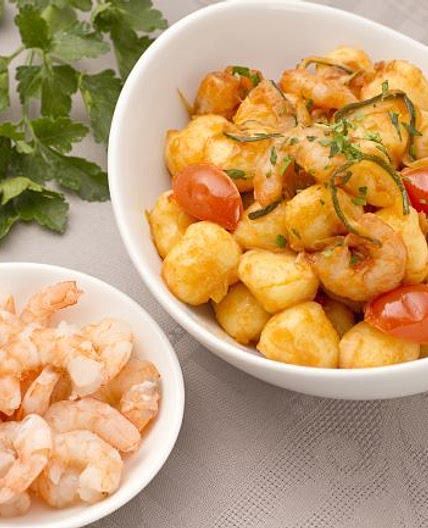 Gnocchi porro e gamberi