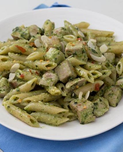 Pasta con pesto e tonno fresco