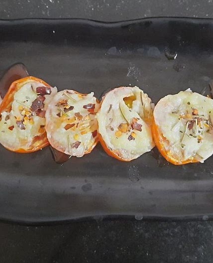 बेक्ड चीज़ टमाटर (Baked cheese tamatar recipe in Hindi)