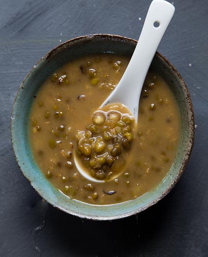 Sweet Mung Bean Soup with Sago Pearls