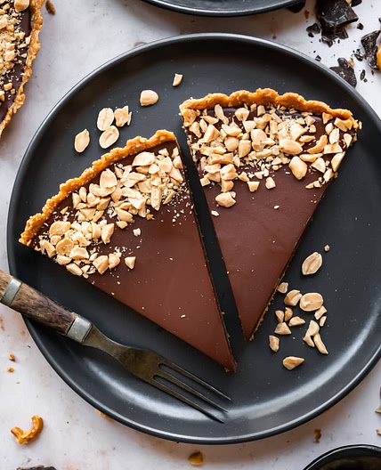 Chocolate Peanut Butter Pretzel Tart