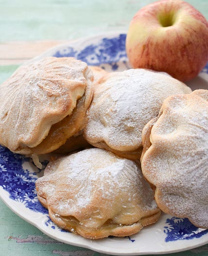 Easy Mini Vegan Apple Pies with Shortcrust Pastry