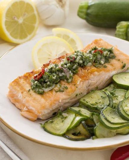 Salmone grigliato con salsa al prezzemolo