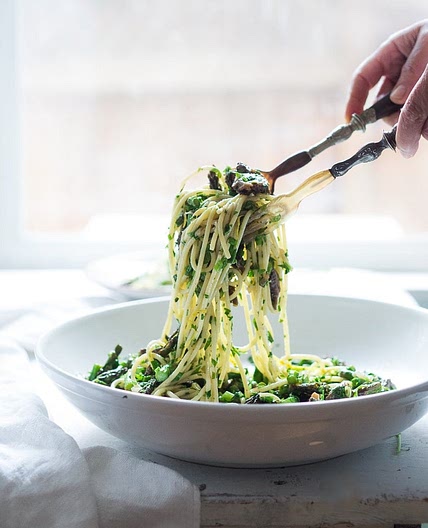 Spring Pasta Salad with Asparagus, Mushrooms & Lemon Parsley Dressing