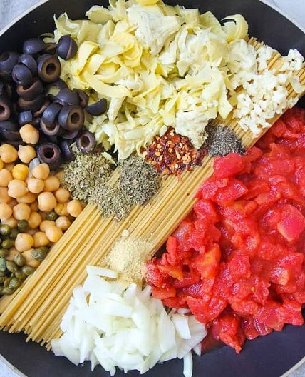 One Pot Spaghetti Alla Puttanesca with Chickpeas & Artichoke Hearts