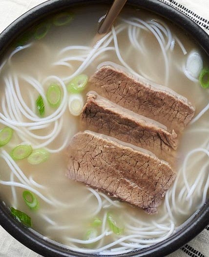 Seolleongtang (Ox Bone Soup)