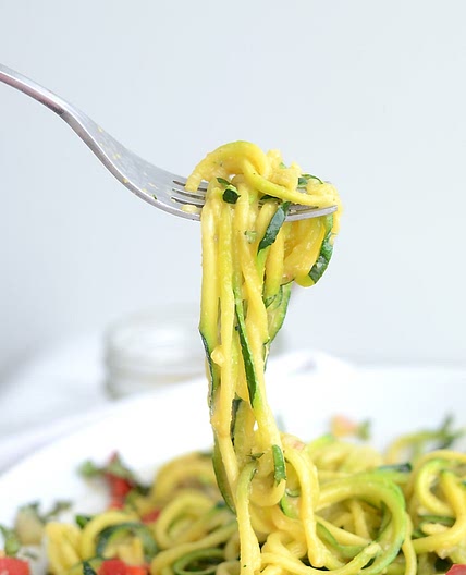 6-Ingredient Cheesy Vegan Zoodles