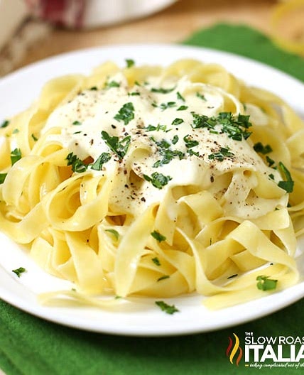 Olive Garden Alfredo Sauce (Copycat Recipe) + Video
