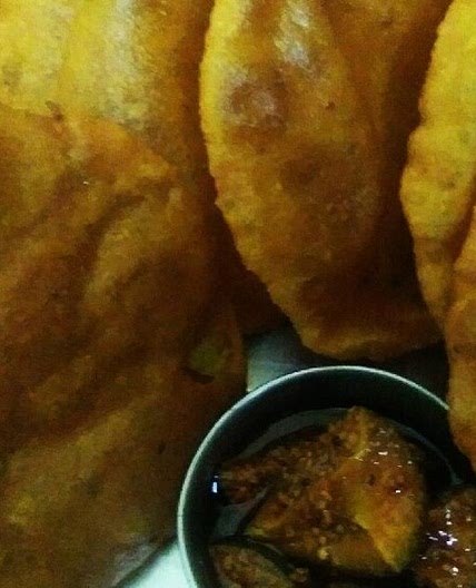 टमाटर पूरी (tamatar puri recipe in Hindi)