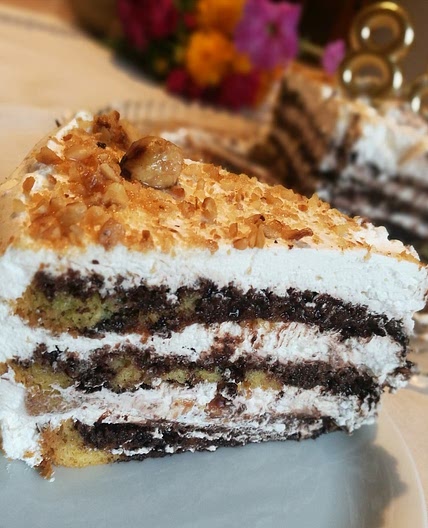 Τούρτα με καφέ και καραμελωμένα φουντούκια