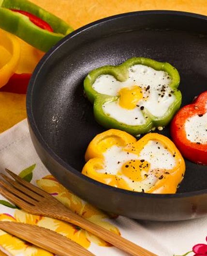 Fiori di peperoni con uova