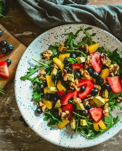 Arugula and Strawberry Salad with Cayenne Lemon Vinaigrette