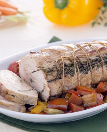 Arrosto di tacchino con riduzione alla salsa di soia e spadellata di verdure