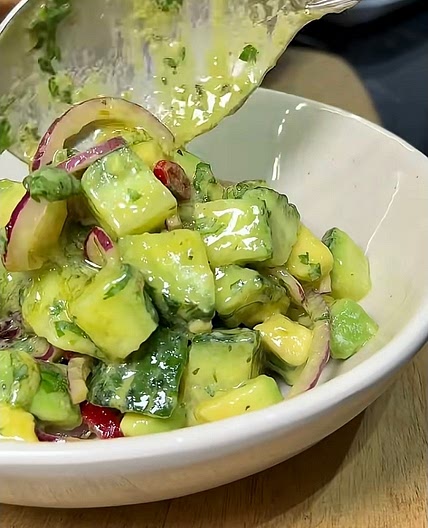 Fresh Avocado Cucumber Salad