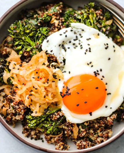 Easy Probiotic-Rich Kimchi Quinoa Bowl (Vegan Option)