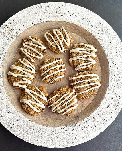 Low FODMAP Carrot Cake Oatmeal Cookies with Cream Cheese Drizzle