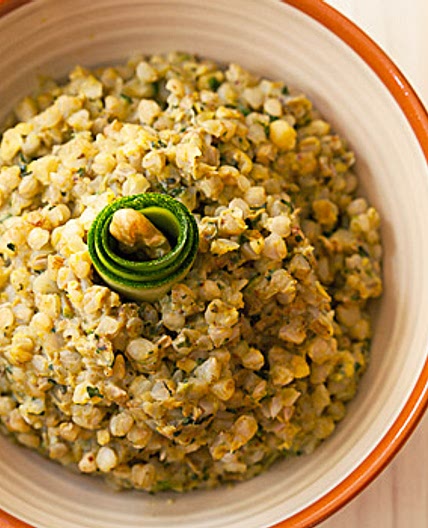 Grano saraceno decorticato con crema di zucchine e noci