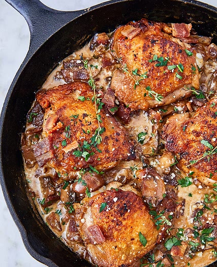 Keto Bacon Chicken Thighs With Garlic Cream Sauce