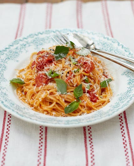 Classic tomato spaghetti