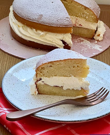 Air Fryer Victoria Sponge