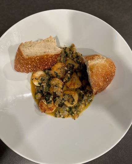 Seared Scallops with White Wine Pan Sauce