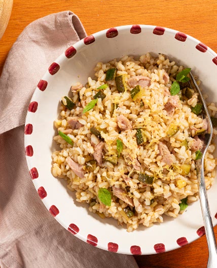 Riso freddo con tonno, zucchine e limone