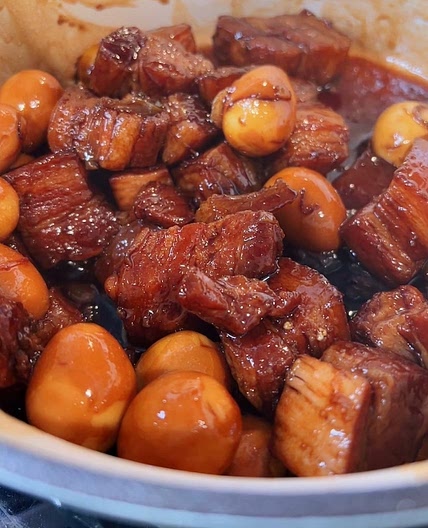 Red Braised Pork Belly with Quail Eggs