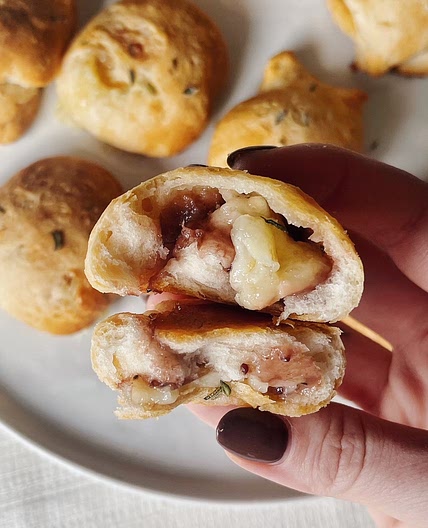 Cranberry Brie Stuffed Biscuits - Delicious and Easy Thanksgiving Appetizer