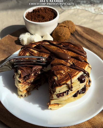 32g Protein, 381cal FOR ALL pancakes🥞Chocolate chip protein pancakes🍫