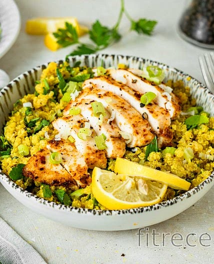 Grilované kuracie prsia s kurkumovou quinoou