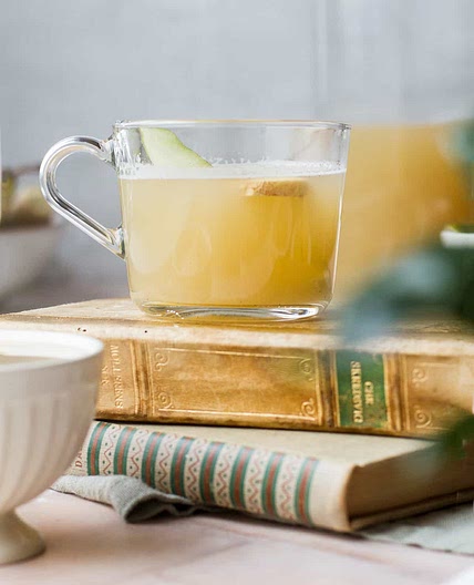 Mulled White Wine with Pear