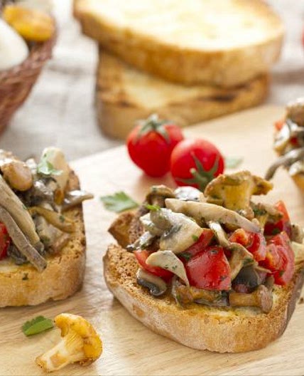 Bruschette con funghi trifolati