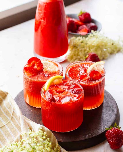 Refreshing Elderflower Strawberry Lemonade