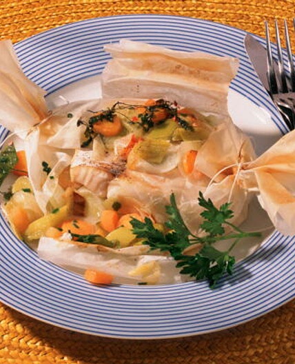 Papillotes de lieu et petits légumes