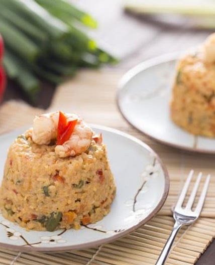 Riso saltato con gamberi e anacardi