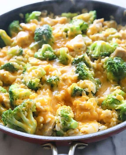 One-Pan Cheesy Chicken, Broccoli, and Rice